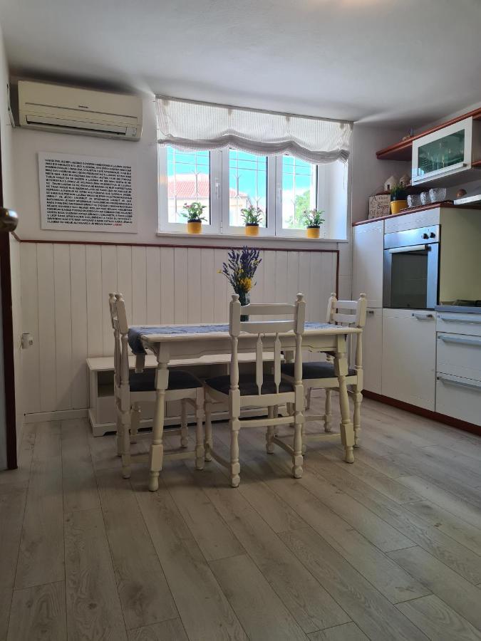 Apartmani Zuban Primosten Bagian luar foto